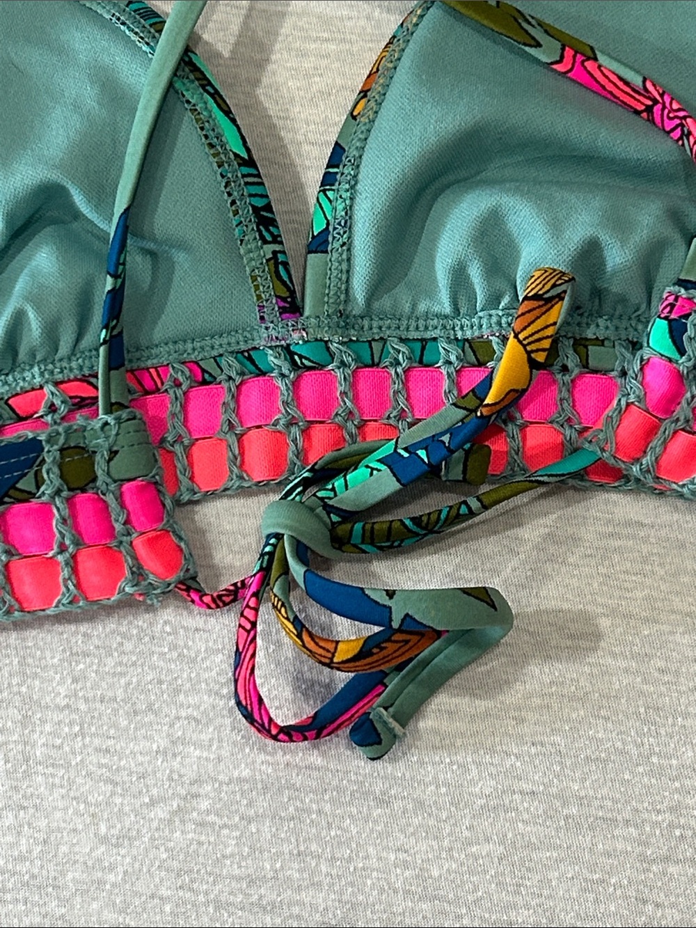 Xhilaration Green Tropical Floral Bikini Top with Pink Trim Sz S - Picture 6 of 6
